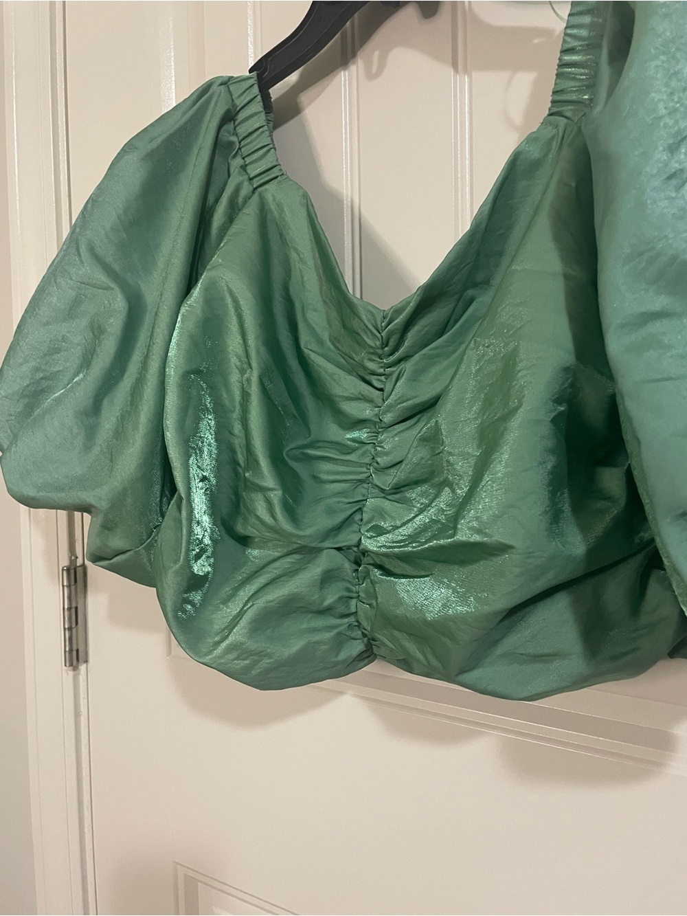 Off-Shoulder Green Puff-Sleeve Crop Top - Picture 6 of 7